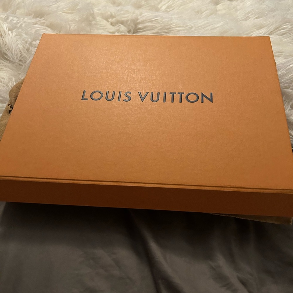 Louis Vuitton Black Monogram Shoulder Bag MM - Picture 15 of 16